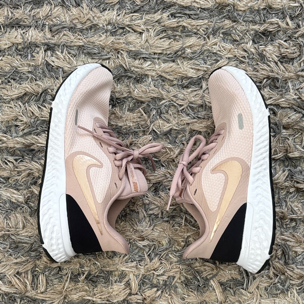 Nike Women's Blush and Black Running Sneakers, Size 6 - Picture 5 of 10